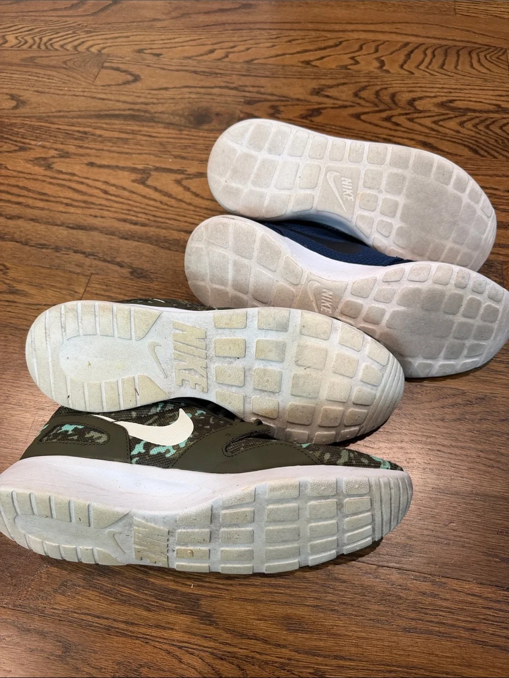 Nike Men’s Size 12 Roshe 2 pairs